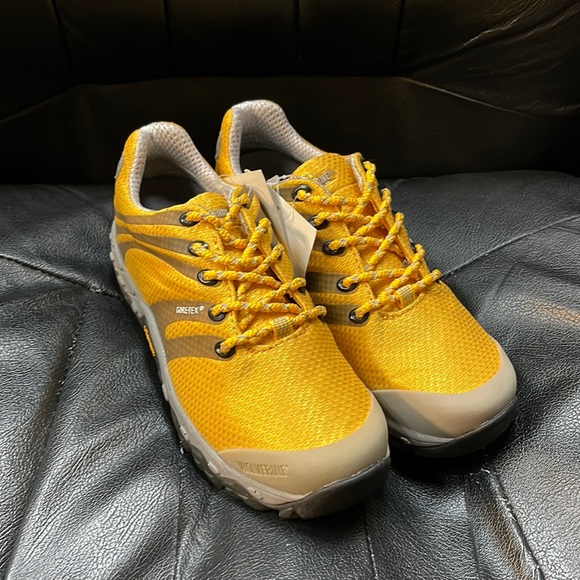 🥾🥾New, No box Womens/Ladies Wolverine Ics Yellow Hiking Shoe Size 6M🥾🥾 - Picture 1 of 3